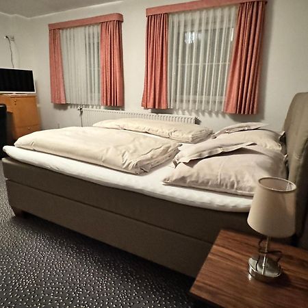 Hotel Und Restaurant Pinkenburg Wennigsen Buitenkant foto