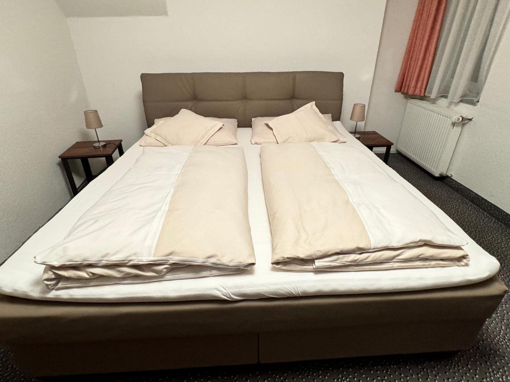 Hotel Und Restaurant Pinkenburg Wennigsen Buitenkant foto