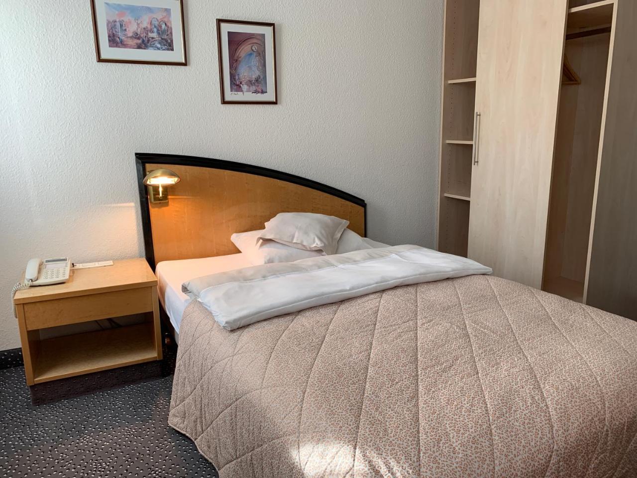 Hotel Und Restaurant Pinkenburg Wennigsen Buitenkant foto