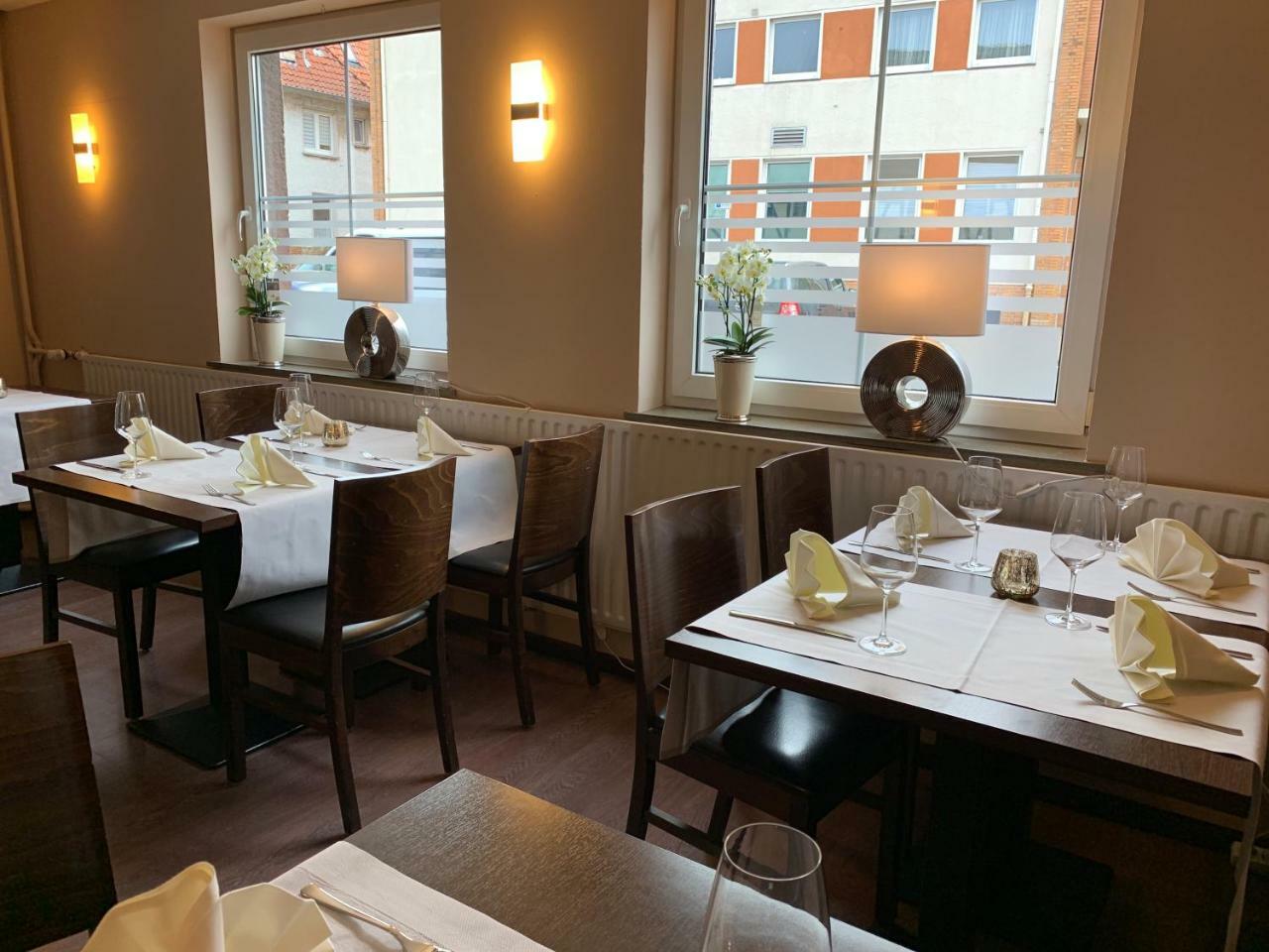 Hotel Und Restaurant Pinkenburg Wennigsen Buitenkant foto